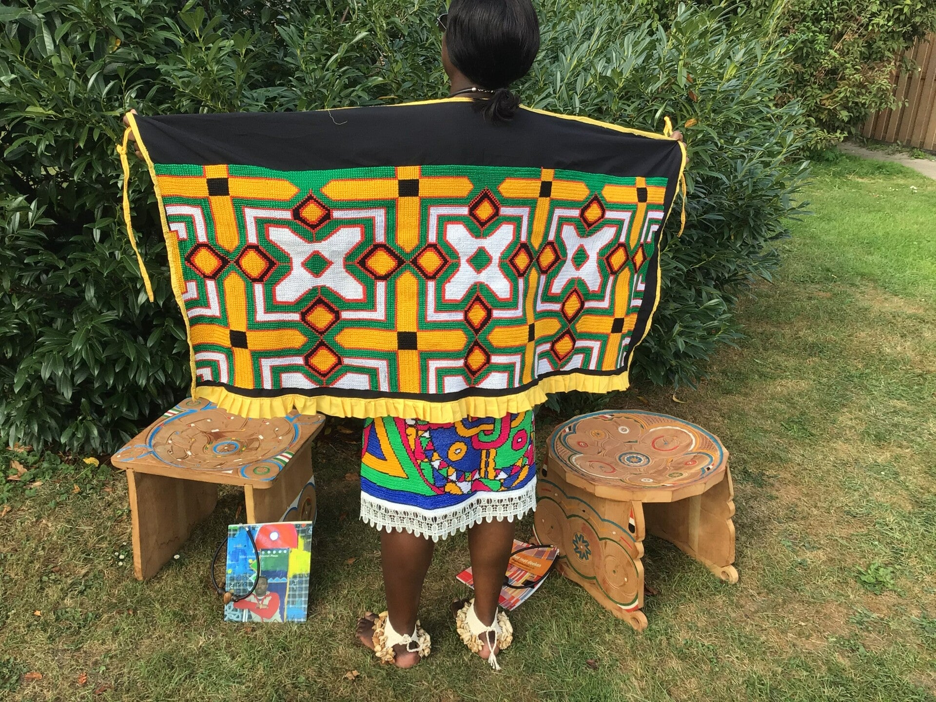Pangi – handgeborduurde wikkelrok, 139 × 74 cm